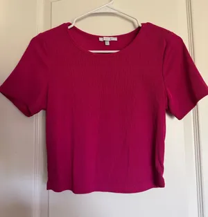 iris Fuchsia Ribbed Short-Sleeve Crewneck Tee / A49 thumbnail 1