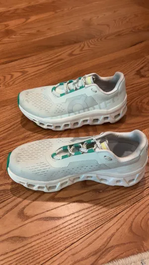 On Cloud Running Shoes Cloudtec Helion Women’s 8 thumbnail 3