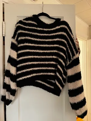 Black and white sweater the native one thumbnail 1