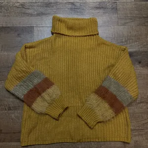 Roller turtleneck sweater thumbnail 2