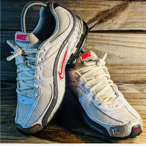 Nike Reak women run,size 7.5 , white silver thumbnail 2