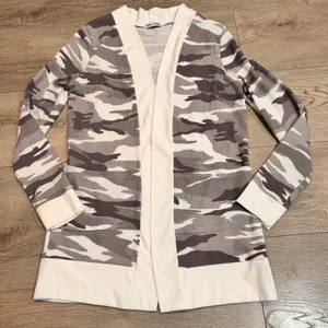 Sweet Romeo Thermal Pocket Cardigan Camo Print Open‎ Front Shirt Size Medium M thumbnail 1