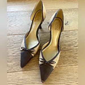 BCBG Paris Tan and Brown 90s vintage heels with Bows thumbnail 4