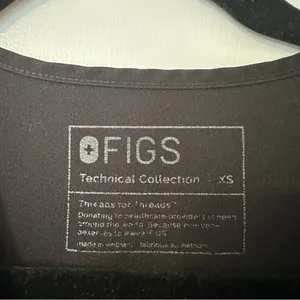 Figs Technical Collection V Neck Short Sleeve Scrub Top Womens XS Black thumbnail 4
