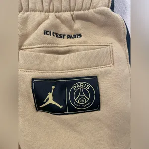 Jordan pants size small like new —A smart buy thumbnail 5