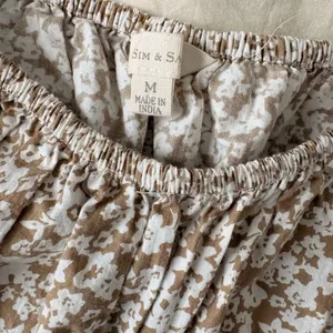 Sim & Sam brown/white floral puff sleeve smocked top thumbnail 3