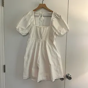 Draper James | Women's Magnolia White Cotton Puff Sleeve Smocked Mini Dress, S thumbnail 3