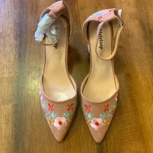 Styleloop NWOT heels women’s 41, 10.5 US light pink/mauve embroidered floral thumbnail 2
