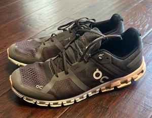 On Cloud Running Cloudflow Sneakers Size 9 Pink thumbnail 1