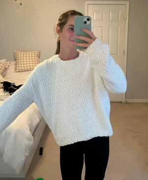White Sweater Size L thumbnail 1