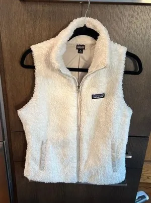 Women's PATAGONIA Vest medium Faux Fur Fuzzy Pockets Full Zip Lined Ivory thumbnail 1