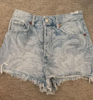 ZARA Jean Shorts High-Waisted thumbnail 1