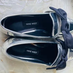 Nine West Silver Patent Weeping Bow Loafers thumbnail 3