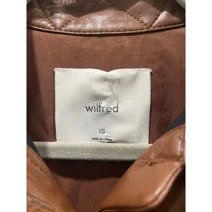 NWT Wilfred Aritzia Cognac The Ganna™ Shirt Jacket Vegan Leather Sz XS thumbnail 4