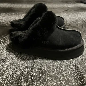 Womens sz6 UGG Disquette Platform Slippers Black Suede Shearling Fur Slides thumbnail 7