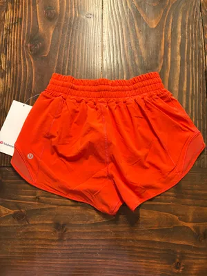 Lululemon Shorts Hotty Hot 2.5" Low-Rise thumbnail 2