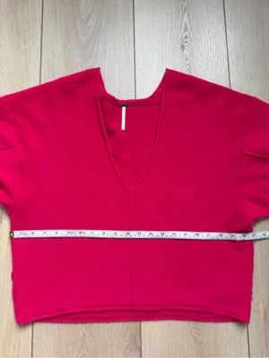 Free People Solitaire 100% Cashmere V-Neck Sweater in Raspberry Hot Pink Small thumbnail 7