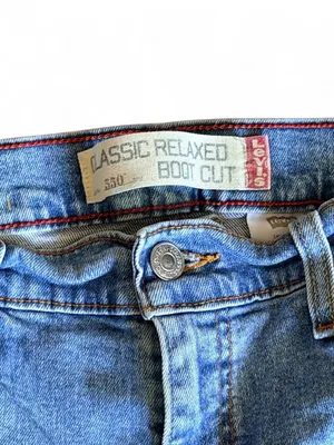 Levi’s 550 Classic Relaxed Bootcut Jeans Size 6M Light Wash thumbnail 2