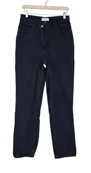 Abercrombie & Fitch Women's 30/10 The 90's Straight Ultra High Rise Jean Black thumbnail 1