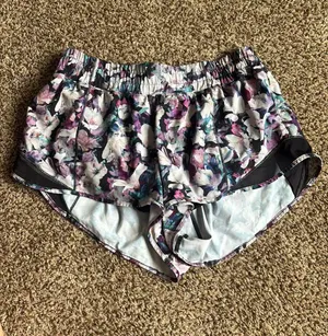Lululemon Shorts Hotty Hot thumbnail 1
