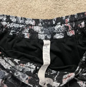 Lululemon Shorts thumbnail 2