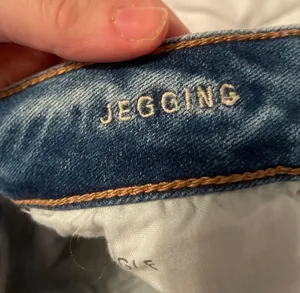 American Eagle Jeans thumbnail 4