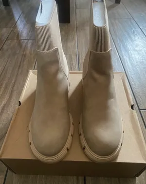 Chelsea Ankle Boot Tan Size 9 thumbnail 2