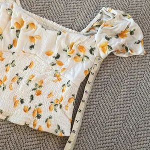 Abercrombie 🍋 crop top thumbnail 3