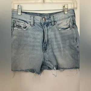 American Eagle Mom Jean Cutoff Shorts Distressed Size 2 Light Wash thumbnail 7