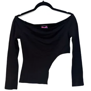Edikted Asymmetric Off Shoulder Top - Black Size L thumbnail 4