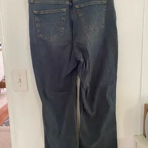 Women’s Levi’s 550 relaxed boot cut jeans size 16M thumbnail 2