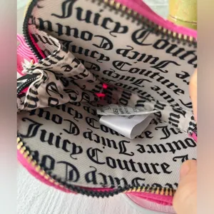 Juicy Couture Pink Embossed Heart Wallet Leather Wristlet Zip Around NWT thumbnail 5