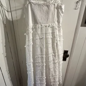 Anthropologie White Lace HEART Dress broken zipper thumbnail 4