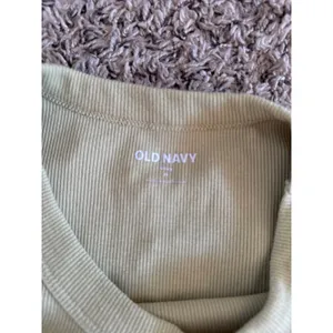 Old Navy Women's Green Ribbed Snug Short Sleeve‎ Tee Size Medium thumbnail 3