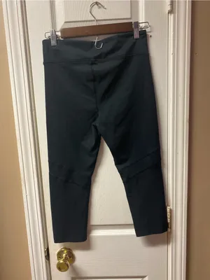 Under Armour Black Women's Crop Performance Leggings thumbnail 4