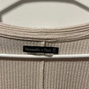 Abercrombie Cream Button Down Sweater thumbnail 4