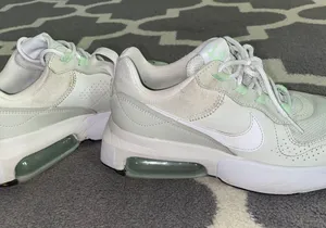 Nike Women’s Air Max Verona thumbnail 5