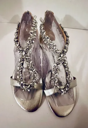 Badgley Mischka Embellished Feather Crystal Rhinestone Flat Sandals Womens Sz 9 thumbnail 1