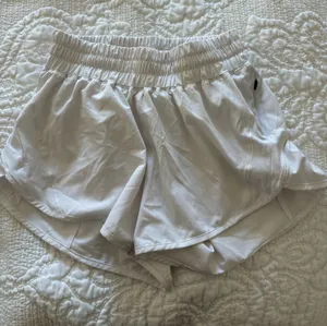 Lululemon Shorts thumbnail 1