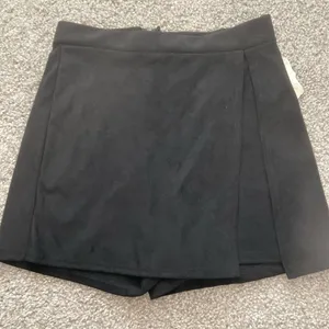 Skort thumbnail 1