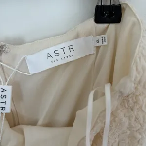 NWT ASTR The Label XL Mesh Midi Skirt Cream Textured Whimsical Romantic thumbnail 4