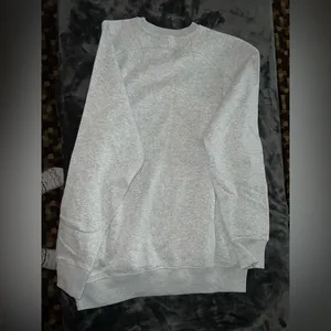 Gymshark Heather Gray Crewneck Sweatshirt Size Medium thumbnail 4
