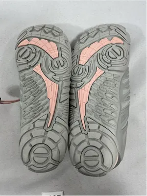 Womans New Sports Gray Running Barefoot Sneakers Size 10.5 Pink Laces thumbnail 6