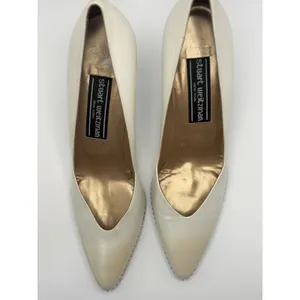 Stuart Weitzman Off White Leather Studded Pointed Toe Pumps Heels Size 7.5 thumbnail 5
