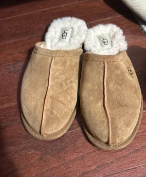 UGG Slippers 7 thumbnail 1