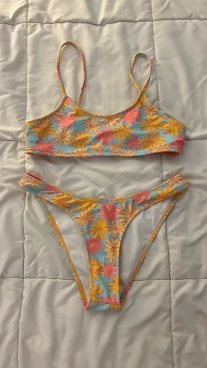 SheIn Floral Bikini thumbnail 1