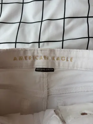 Woman’s White American Eagle Jean Shorts, Size 2, Next Level Stretch. thumbnail 4