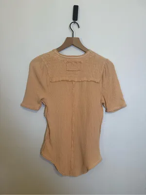 FREE PEOPLE‎ Smocked Textured Care Red Delicious T-Shirt thumbnail 6