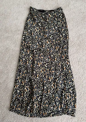 Forever 21 Skirt Leopard Midi Print thumbnail 1