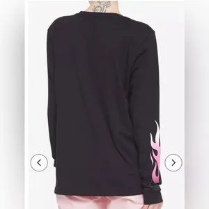 Hot Topic Sanrio Kuromi Pink flames T- shirt SZ M thumbnail 4